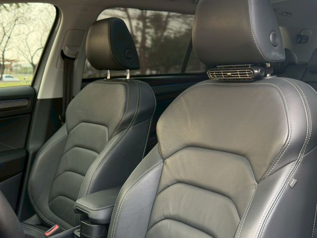 4X4尊榮版本，挑戰全網最低里程，最低價格，新車價160萬，直接打到骨折  第12張相片