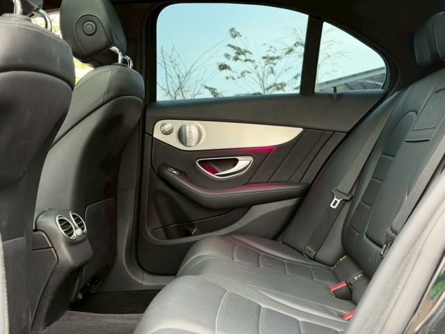 黑武士C300 AMG P1 有在兇的、不用講性能，光外型就壓場~!  第11張相片