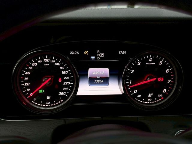 2017年 總代理 M-Benz E200 原鈑件 有天窗 里程7萬多公里  第8張相片