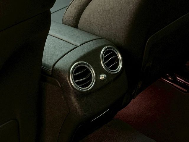 2017年 總代理 M-Benz E200 原鈑件 有天窗 里程7萬多公里  第10張相片