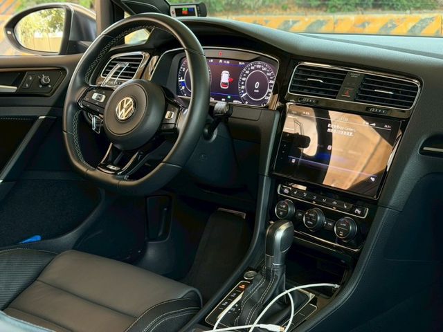 挑戰最低里程、無改裝/電腦，電動椅/ACC跟車/丹麥音響/七速雙離合  第6張相片