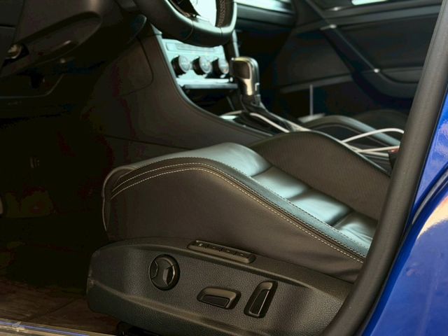 挑戰最低里程、無改裝/電腦，電動椅/ACC跟車/丹麥音響/七速雙離合  第8張相片