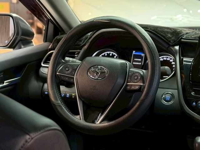 只跑1.9萬 幾乎新車等級的Camry在這裡~!~!~!~!~!  第9張相片