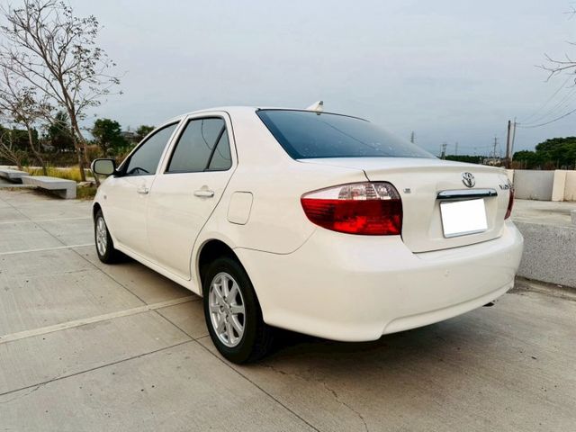 2013年 TOYOTA VIOS 1.5 白色 原鈑件 車況漂亮 經典省油代步神車  第2張相片