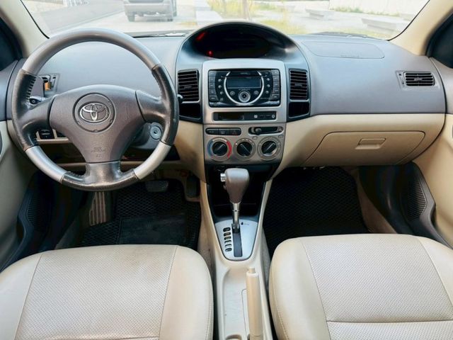 2013年 TOYOTA VIOS 1.5 白色 原鈑件 車況漂亮 經典省油代步神車  第5張相片