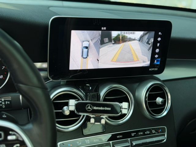 開過GLC就回不去，這台剛好~有質感的SUV就是這台，不是每台GLC都這麼漂亮~~!!  第7張相片