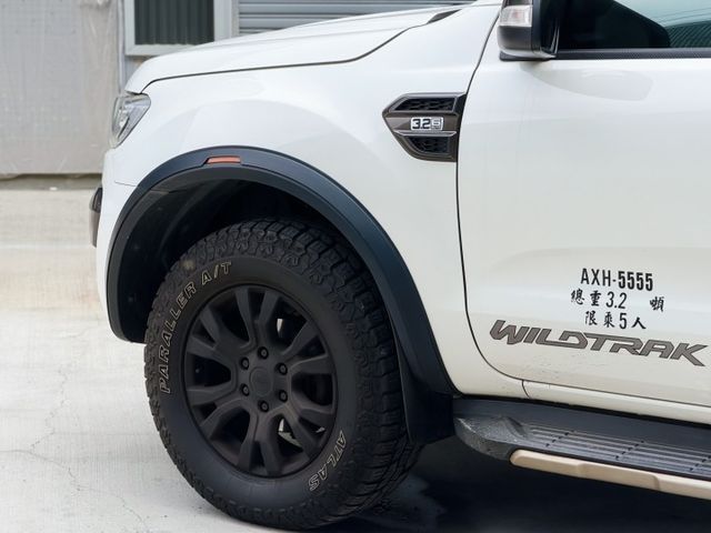 不是買車，是買一台可以橫著走的Ranger。工地能打，夜生活也能帥，這台才叫皮卡~~~  第3張相片