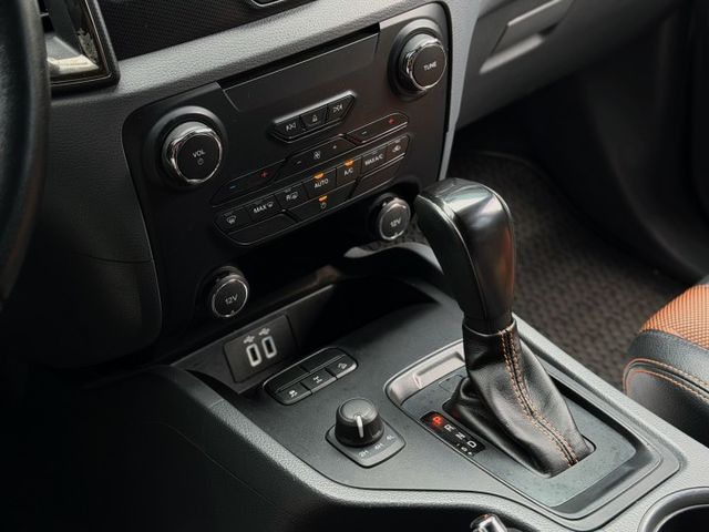 不是買車，是買一台可以橫著走的Ranger。工地能打，夜生活也能帥，這台才叫皮卡~~~  第7張相片