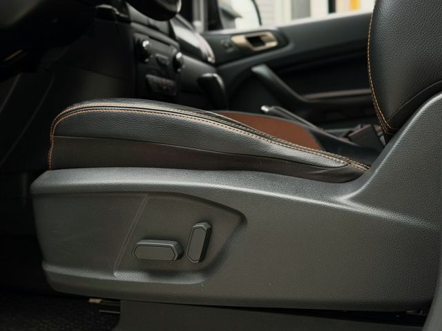 不是買車，是買一台可以橫著走的Ranger。工地能打，夜生活也能帥，這台才叫皮卡~~~  第9張相片