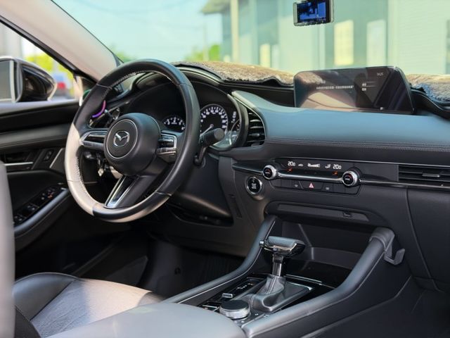 改裝輪框、全車犀牛皮、最頂級有BOSE音響  第5張相片