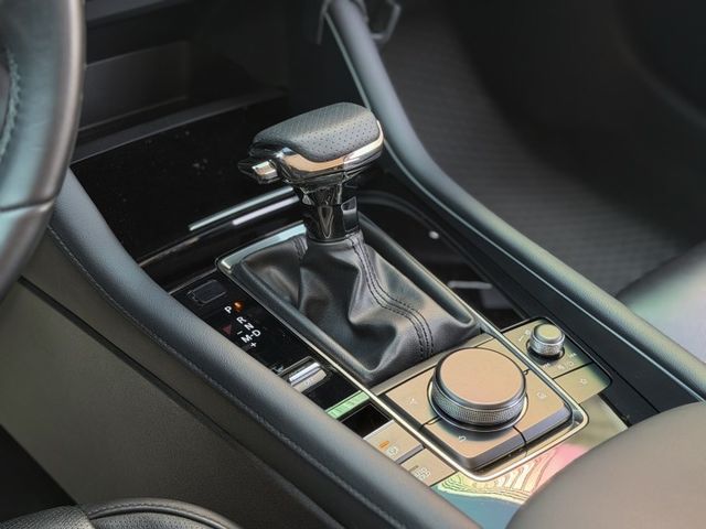 改裝輪框、全車犀牛皮、最頂級有BOSE音響  第12張相片