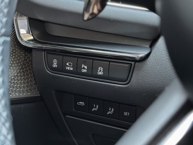 改裝輪框、全車犀牛皮、最頂級有BOSE音響  第13張相片