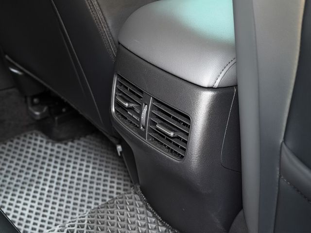 改裝輪框、全車犀牛皮、最頂級有BOSE音響  第14張相片