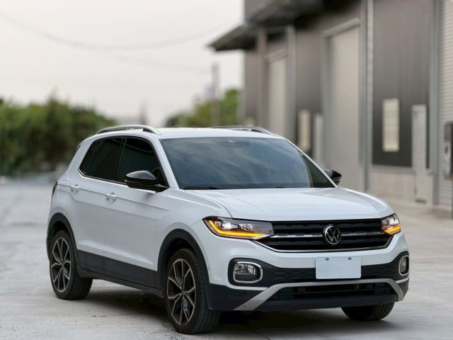 幾乎新車等級，這台T-Cross直接省一大筆，小台好開又有料，這台很多人一看就下手~!  第1張相片