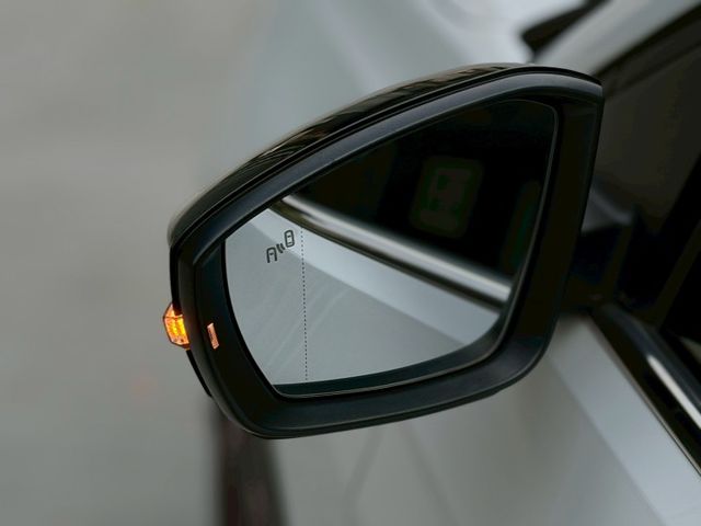 幾乎新車等級，這台T-Cross直接省一大筆，小台好開又有料，這台很多人一看就下手~!  第7張相片