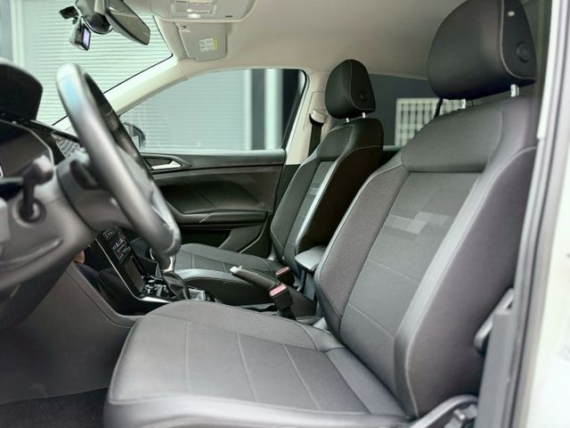 幾乎新車等級，這台T-Cross直接省一大筆，小台好開又有料，這台很多人一看就下手~!  第8張相片