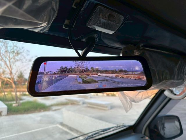 小發財界戰神｜2022得利卡 原鈑＋升降尾門  第7張相片