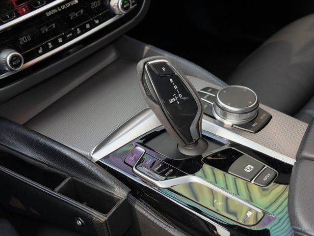 白色暴力紳士，該有的質感一樣不少~!!  第8張相片