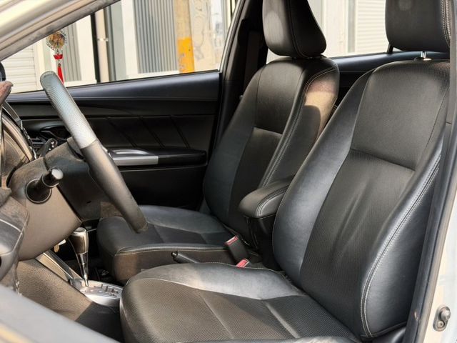便宜不是沒原因，是你會不會看。2017 YARIS，代步神車一樣能撐全場~!!!  第6張相片