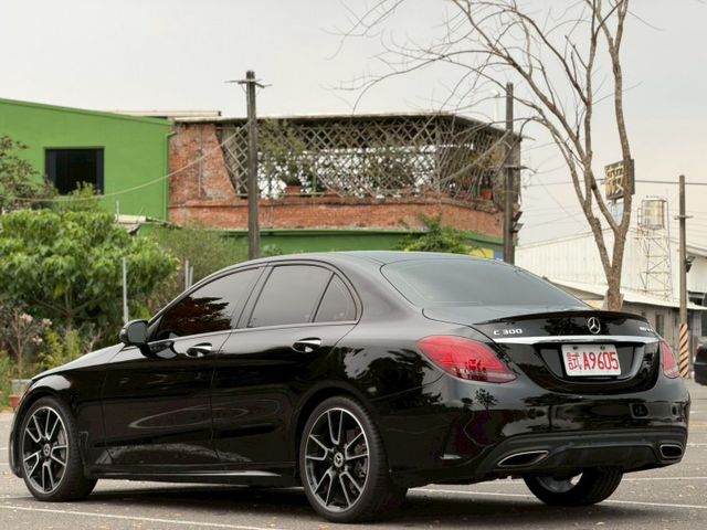 黑武士C300 AMG P1 有在兇的、不用講性能，光外型就壓場~!  第4張相片