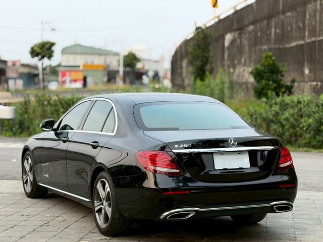 2017年 總代理 M-Benz E200 原鈑件 有天窗 里程7萬多公里  第2張相片