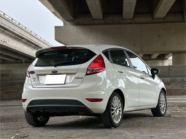1.0的稅金~便宜代步車~適合小女生練手~~~  第2張相片
