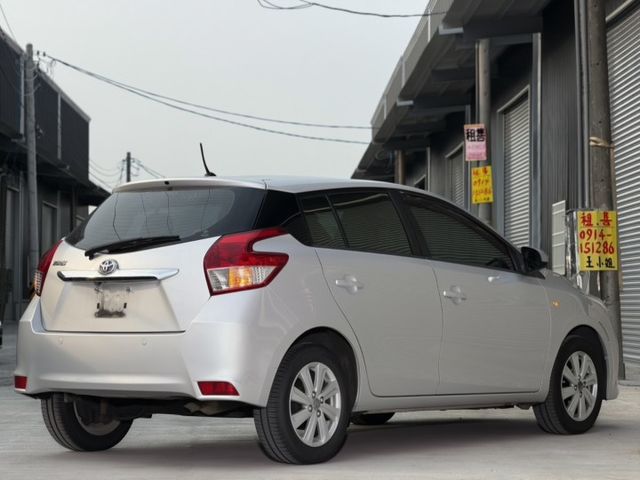 便宜不是沒原因，是你會不會看。2017 YARIS，代步神車一樣能撐全場~!!!  第2張相片