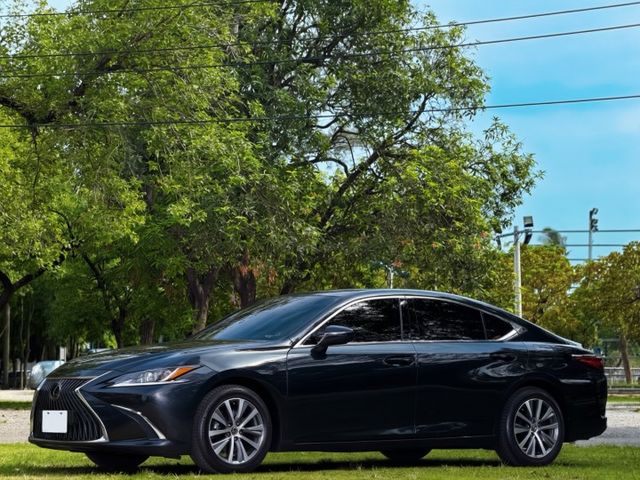 ES200 豪華版 安靜舒適到不像在開車，有質感的人 最後都會回到Lexus  第1張相片