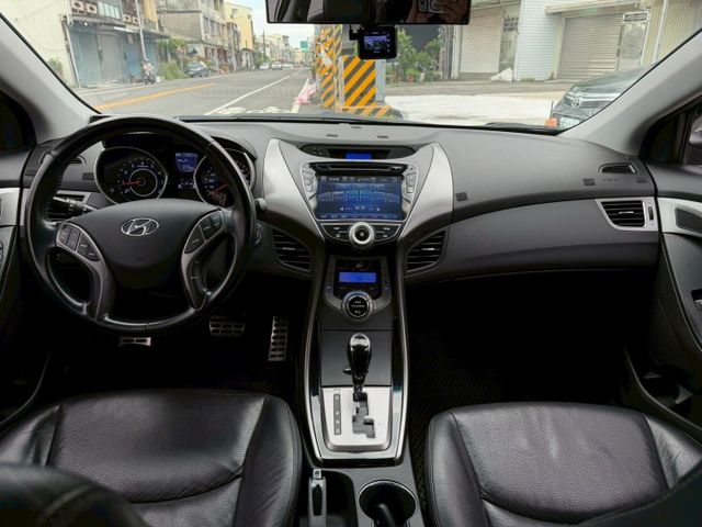 頂級旗艦版｜電動天窗、恆溫、定速｜全車原廠鈑件  第12張相片