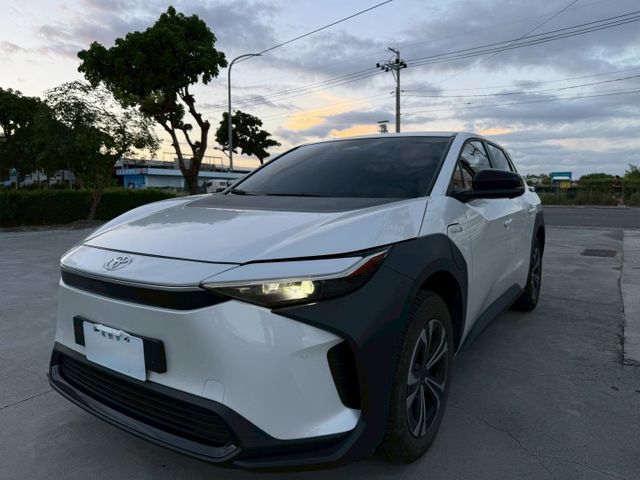一手車，原廠360環景．無線充電  第1張相片