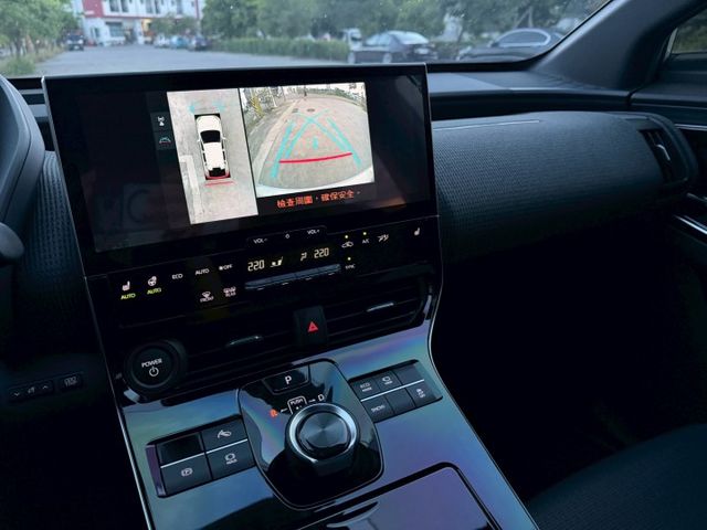 一手車，原廠360環景．無線充電  第10張相片