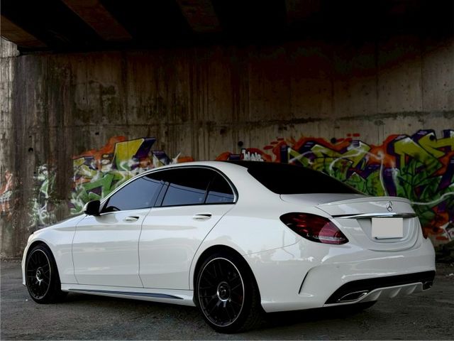 AMG，Ｐ1，柏林音響、蝴蝶方向盤、氣氛燈、紅色卡鉗，實車超美、里程保證  第3張相片