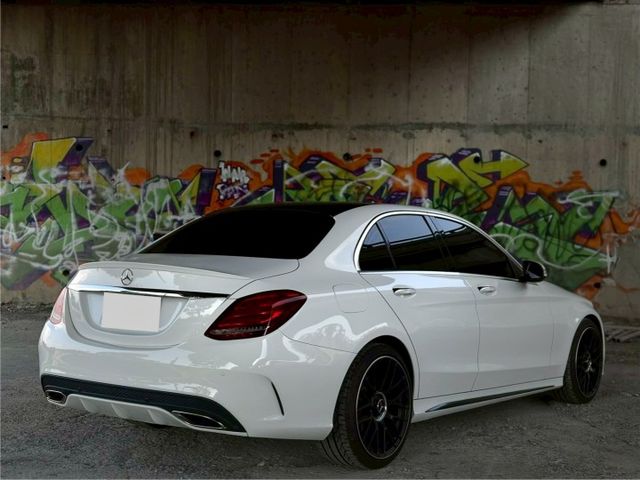 AMG，Ｐ1，柏林音響、蝴蝶方向盤、氣氛燈、紅色卡鉗，實車超美、里程保證  第4張相片