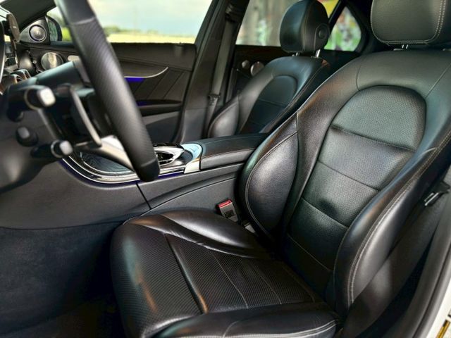 AMG，Ｐ1，柏林音響、蝴蝶方向盤、氣氛燈、紅色卡鉗，實車超美、里程保證  第5張相片