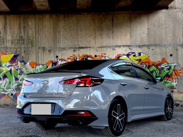 限量300台 Elantra sport 極速終極版 限定車色“冶煉灰“ 原鈑件  第4張相片