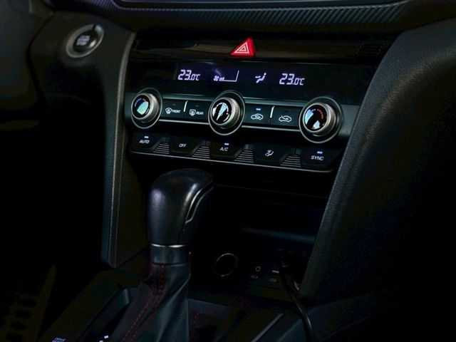 限量300台 Elantra sport 極速終極版 限定車色“冶煉灰“ 原鈑件  第7張相片