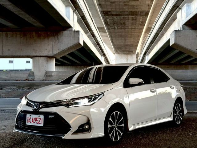Altis X 版 全車原廠空力套件、燻黑燈組  第2張相片