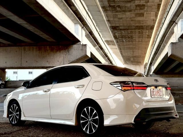 Altis X 版 全車原廠空力套件、燻黑燈組  第4張相片