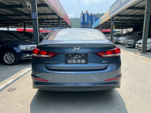 HYUNDAI現代 ELANTRA  第6張相片