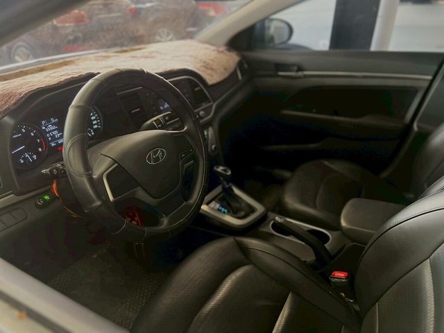 HYUNDAI現代 ELANTRA  第10張相片