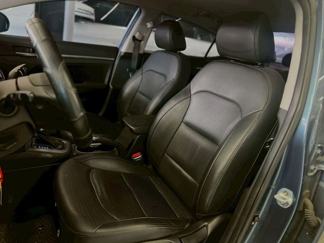 HYUNDAI現代 ELANTRA  第11張相片