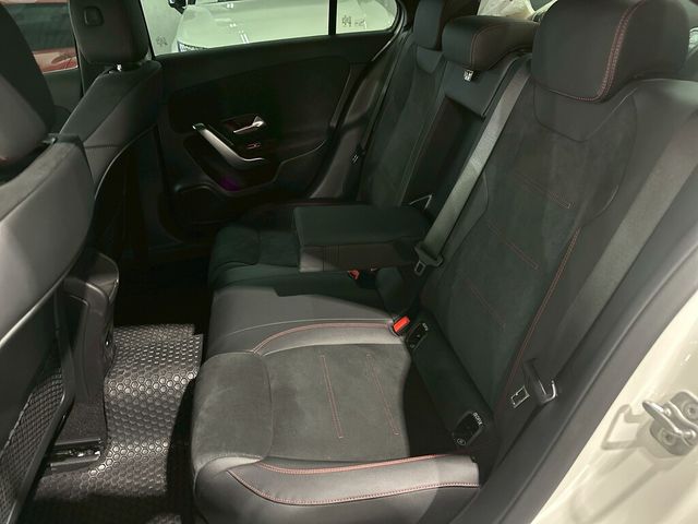 M-BENZ賓士 A180  第8張相片