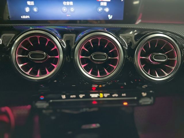 M-BENZ賓士 A180  第18張相片