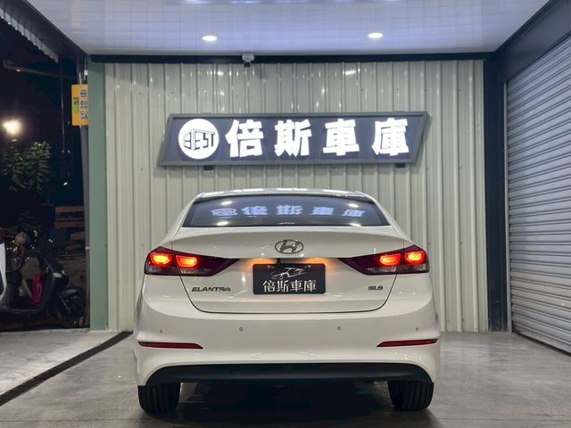 HYUNDAI現代 ELANTRA  第5張相片
