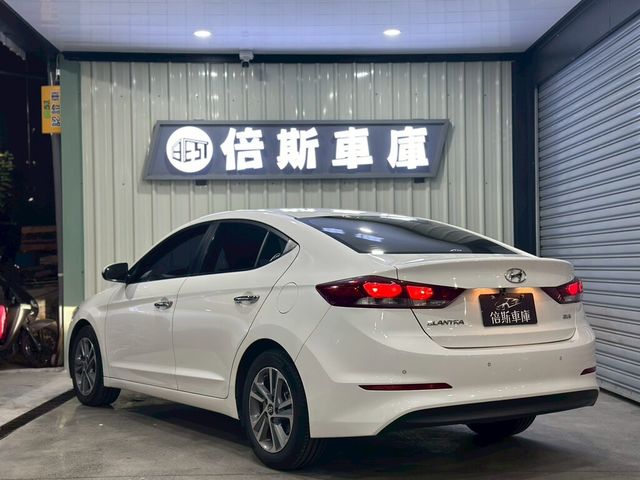 HYUNDAI現代 ELANTRA  第6張相片