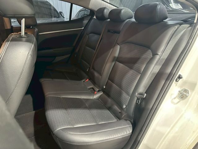 HYUNDAI現代 ELANTRA  第13張相片