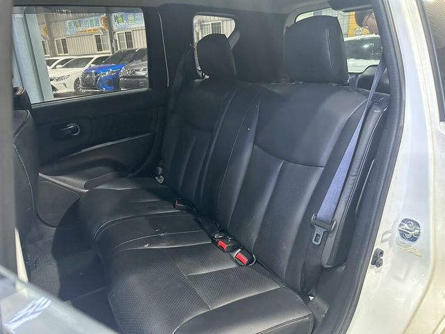 NISSAN日產 LIVINA  第7張相片