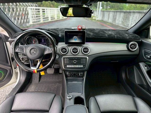 M-BENZ賓士 CLA200  第7張相片