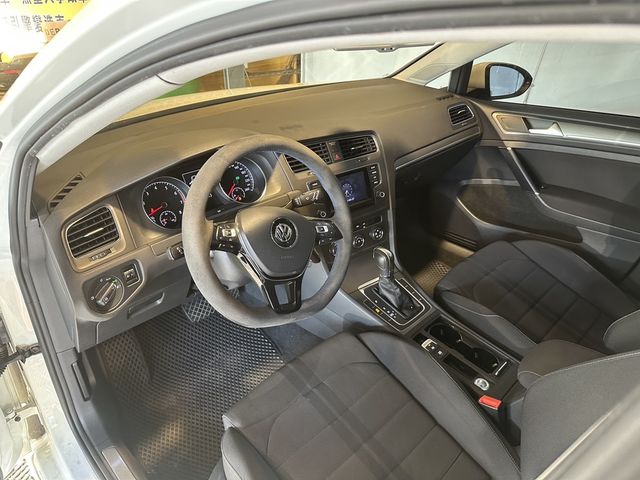 VOLKSWAGEN福斯 GOLF  第3張相片