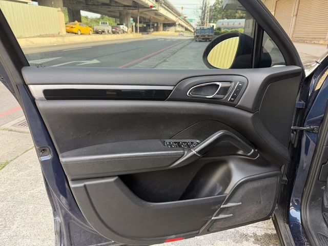 PORSCHE保時捷 CAYENNE  第18張相片